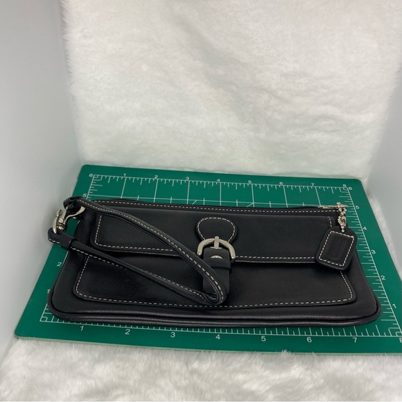 COACH SOHO BLACK LEATHER WRISTLET - Picture 5 of 5